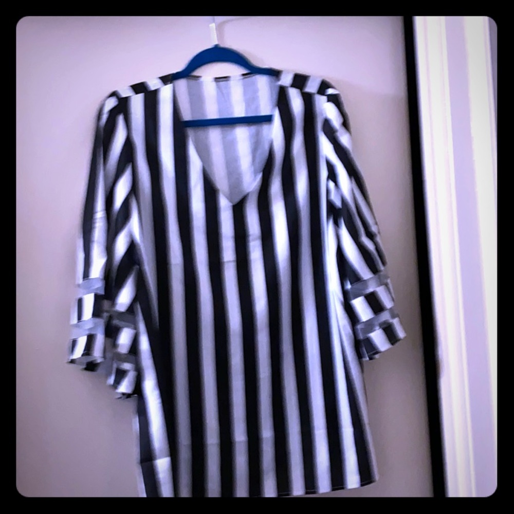 Beautiful black and white blouse  new without tags